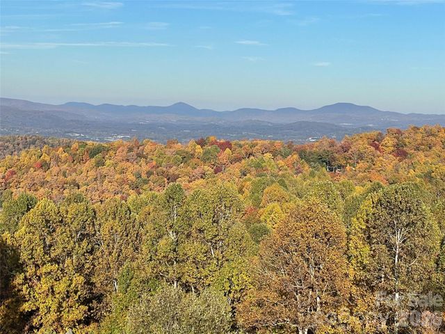 503 Fleetwood Plaza, Laurel Park, NC 28739