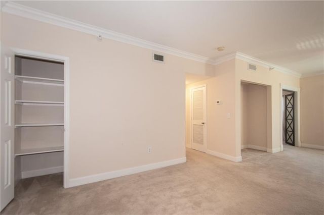 11604 Tomahawk Creek Parkway L, Leawood, KS 66211