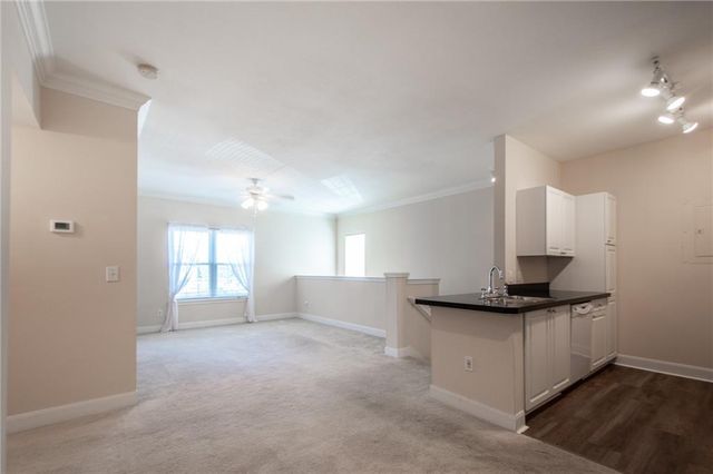11604 Tomahawk Creek Parkway L, Leawood, KS 66211