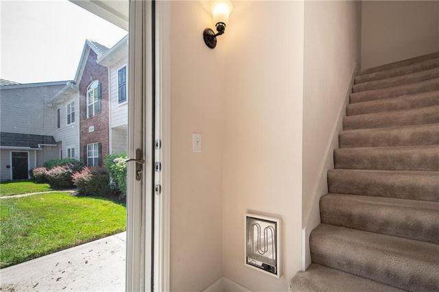 11604 Tomahawk Creek Parkway L, Leawood, KS 66211