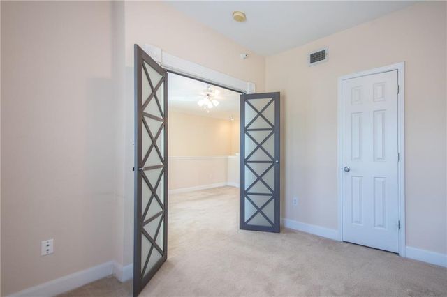11604 Tomahawk Creek Parkway L, Leawood, KS 66211