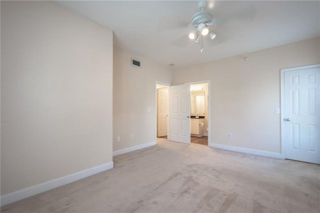 11604 Tomahawk Creek Parkway L, Leawood, KS 66211