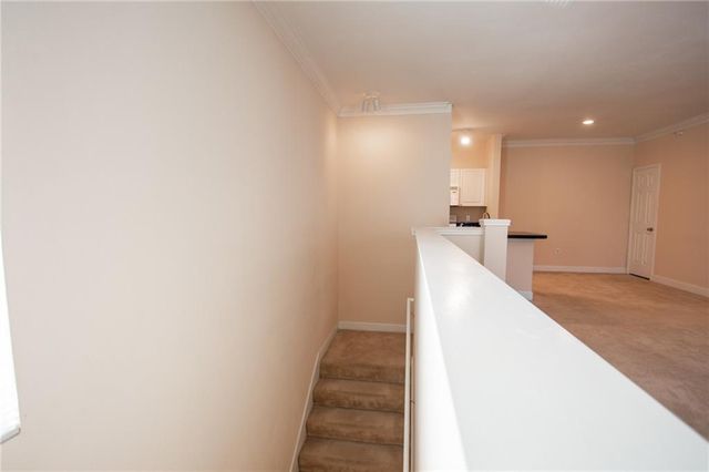 11604 Tomahawk Creek Parkway L, Leawood, KS 66211