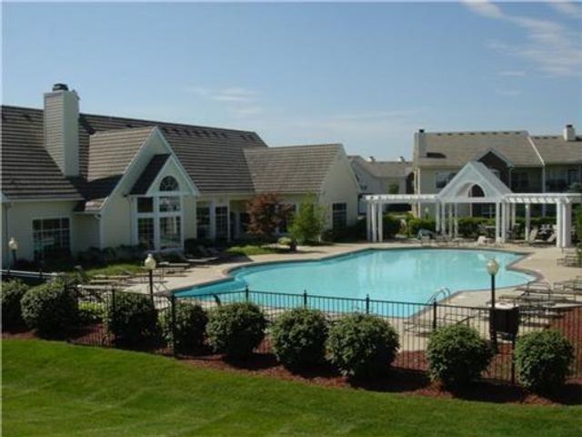 11604 Tomahawk Creek Parkway L, Leawood, KS 66211