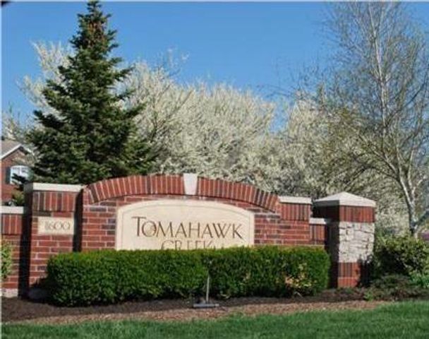 11604 Tomahawk Creek Parkway L, Leawood, KS 66211