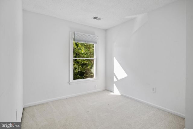 11565 HILL MEADE LN, Woodbridge, VA 22192