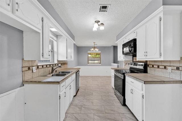 4602 NE Dearborn Ave, Lawton, OK 73507