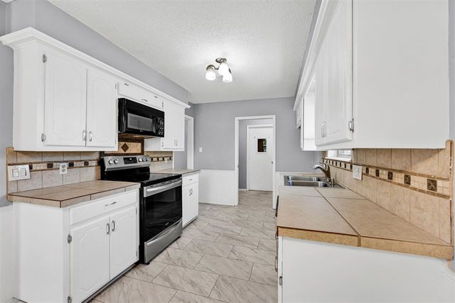 4602 NE Dearborn Ave, Lawton, OK 73507