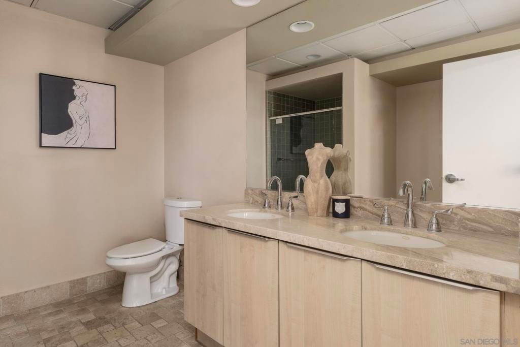 Image 14 of property listing at 877 Island Ave 302, San Diego, CA 92101