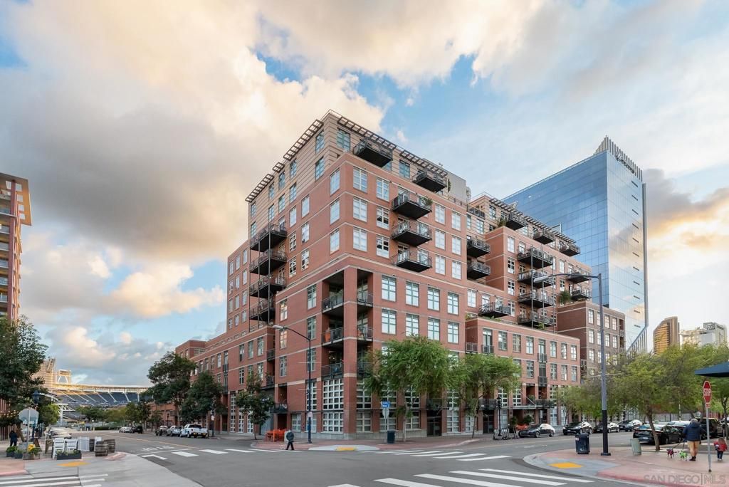 Image 37 of property listing at 877 Island Ave 302, San Diego, CA 92101