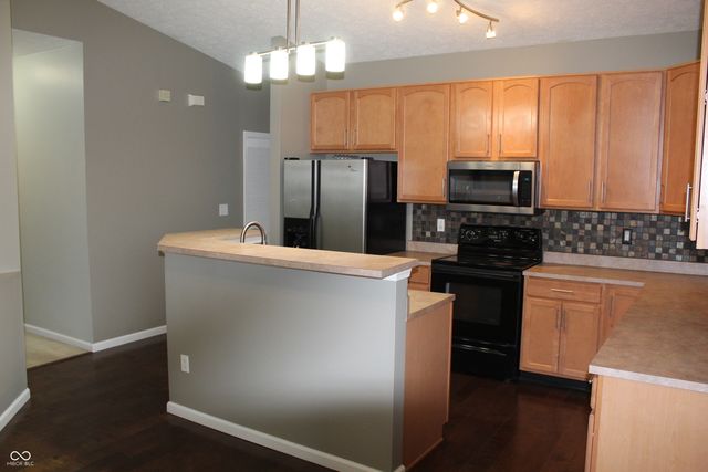 8583 Frosty Rose Drive, Avon, IN 46123