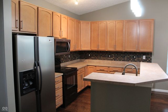 8583 Frosty Rose Drive, Avon, IN 46123