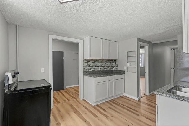 275 Western Avenue S, Saint Paul, MN 55102