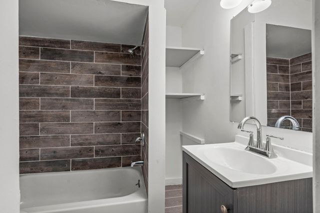 275 Western Avenue S, Saint Paul, MN 55102