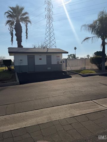 41 Divot Lane, Bakersfield, CA 93308