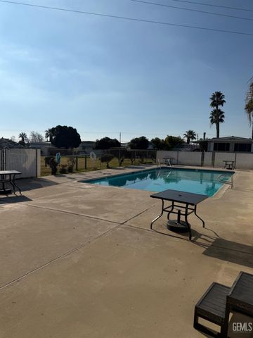 41 Divot Lane, Bakersfield, CA 93308