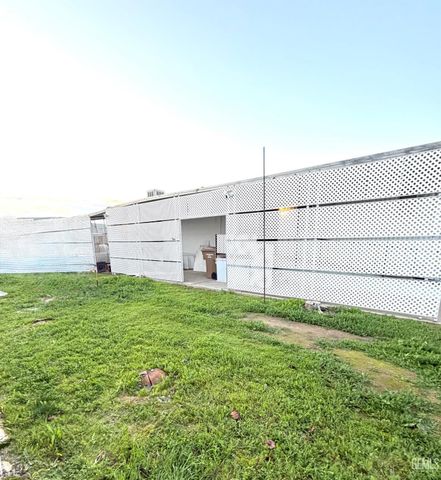 41 Divot Lane, Bakersfield, CA 93308