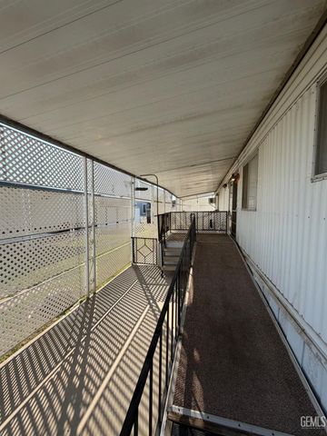 41 Divot Lane, Bakersfield, CA 93308