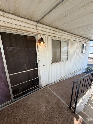 41 Divot Lane, Bakersfield, CA 93308