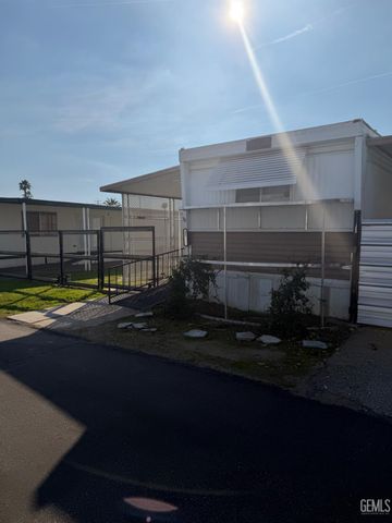 41 Divot Lane, Bakersfield, CA 93308