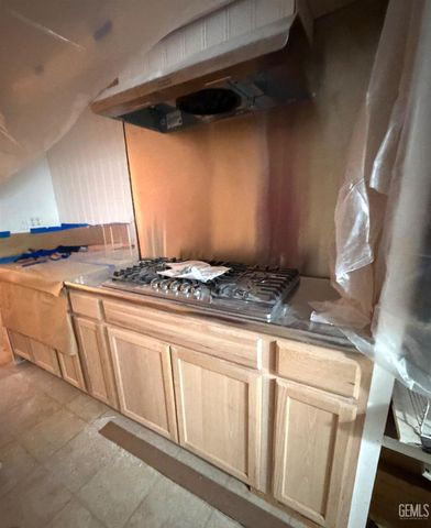 41 Divot Lane, Bakersfield, CA 93308