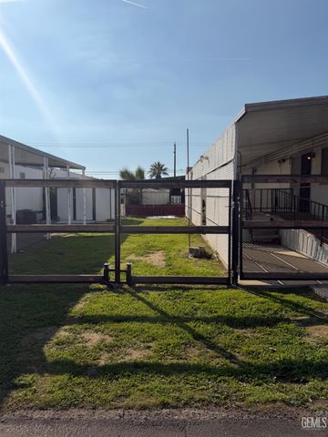 41 Divot Lane, Bakersfield, CA 93308