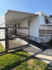 41 Divot Lane, Bakersfield, CA 93308