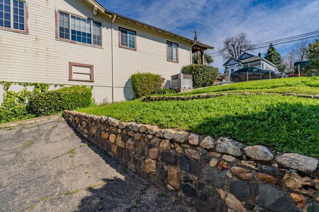 515 N Main St, Jackson, CA 95642