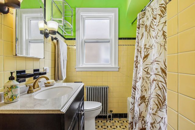 2842 N Mont Clare Avenue, Chicago, IL 60634
