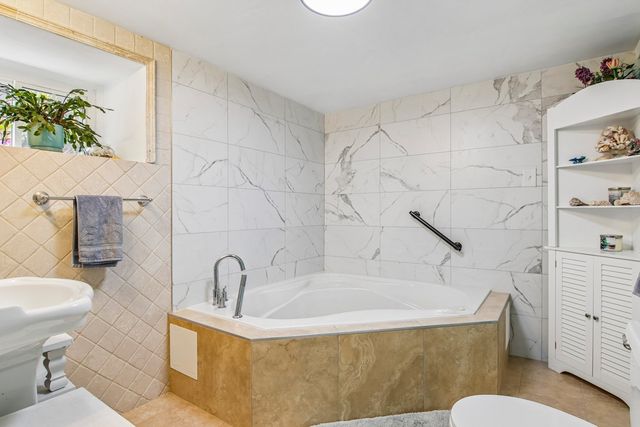 2842 N Mont Clare Avenue, Chicago, IL 60634