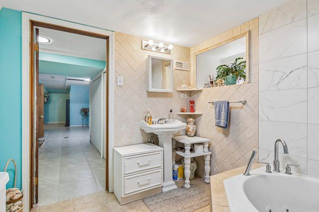 2842 N Mont Clare Avenue, Chicago, IL 60634