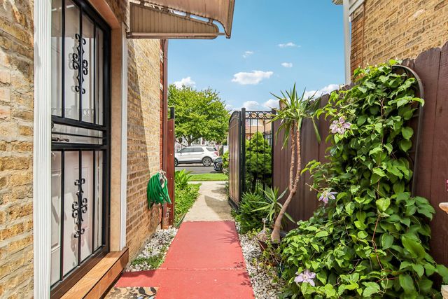 2842 N Mont Clare Avenue, Chicago, IL 60634