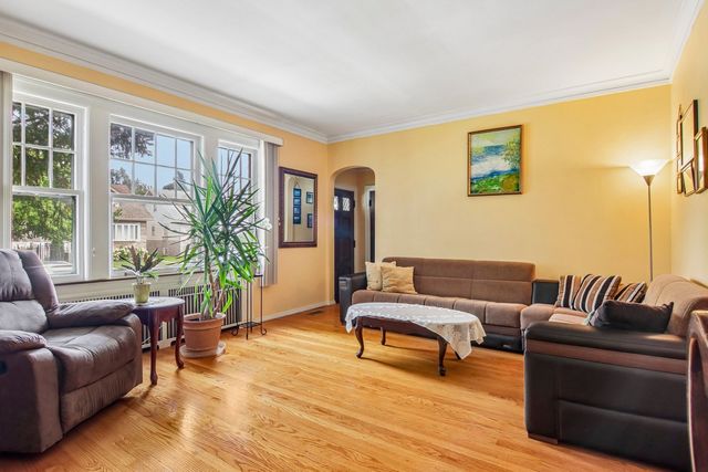 2842 N Mont Clare Avenue, Chicago, IL 60634