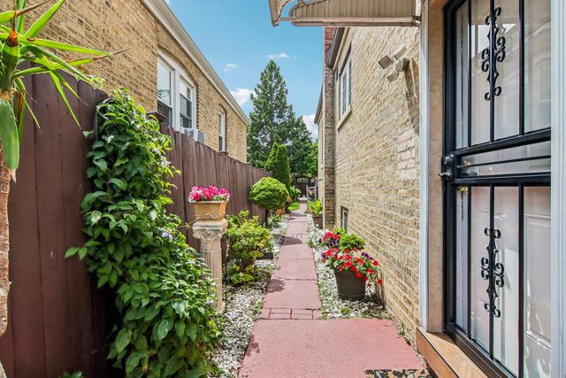 2842 N Mont Clare Avenue, Chicago, IL 60634