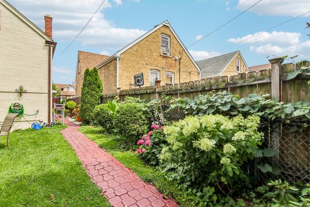 2842 N Mont Clare Avenue, Chicago, IL 60634