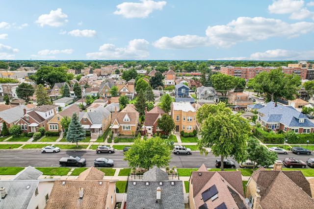 2842 N Mont Clare Avenue, Chicago, IL 60634