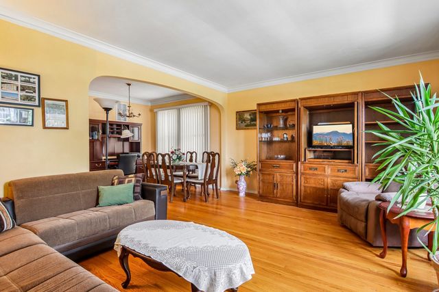 2842 N Mont Clare Avenue, Chicago, IL 60634