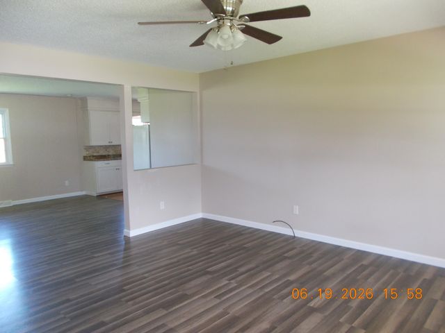 7031 W Lone Oak Street, Springfield, MO 65803