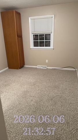 7031 W Lone Oak Street, Springfield, MO 65803