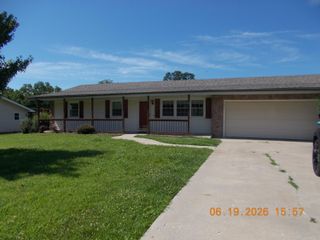 7031 W Lone Oak Street, Springfield, MO 65803