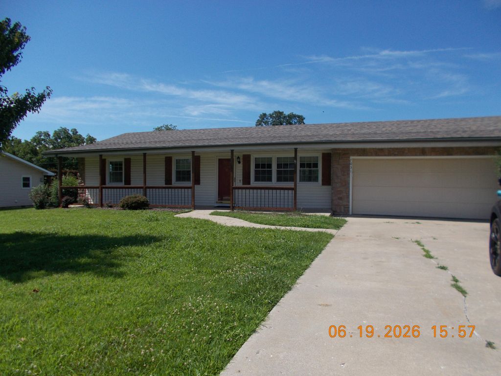7031 W Lone Oak Street, Springfield, MO 65803