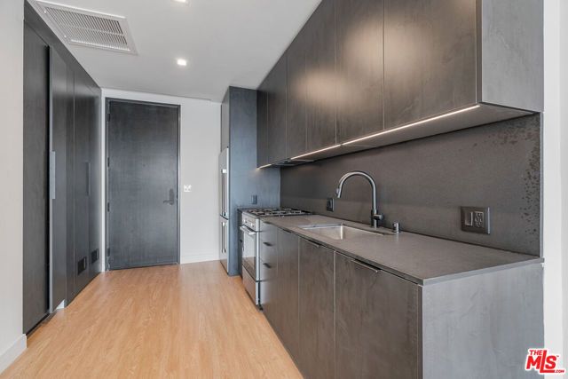3688 Overland Avenue 523, Los Angeles, CA 90034
