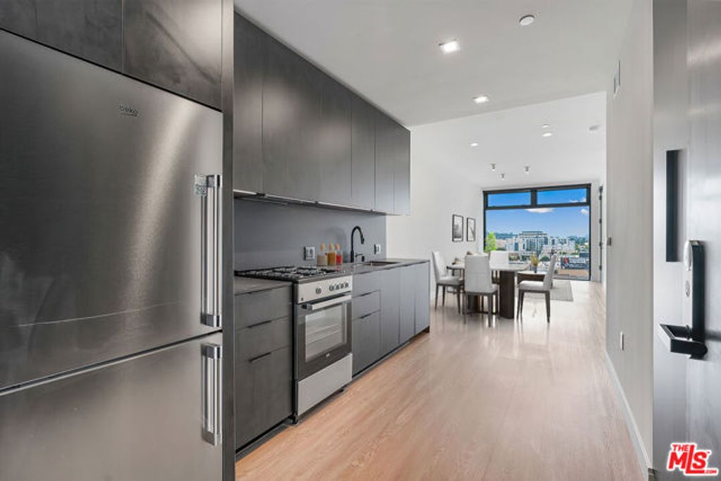 3688 Overland Avenue 523, Los Angeles, CA 90034