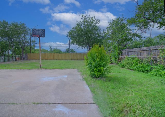 7325 Aberdeen Drive, Fort Worth, TX 76116