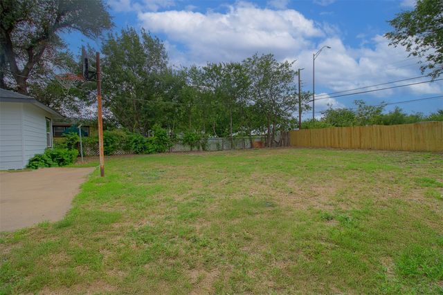7325 Aberdeen Drive, Fort Worth, TX 76116