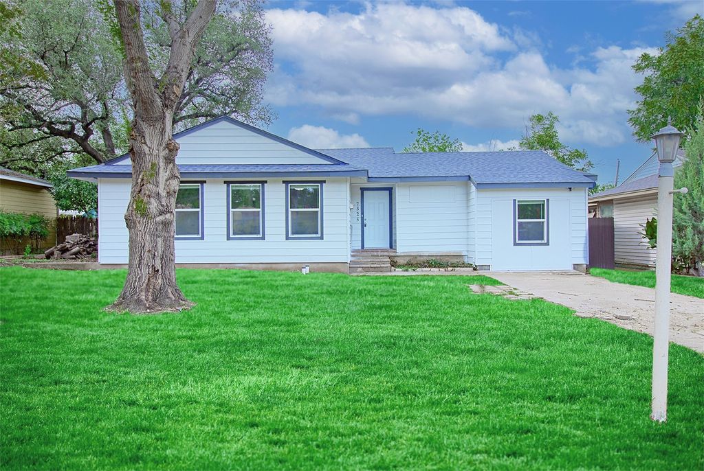7325 Aberdeen Drive, Fort Worth, TX 76116