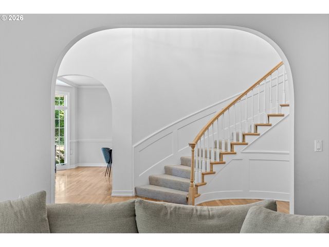 16193 MATTHEW Ct, Lake Oswego, OR 97034
