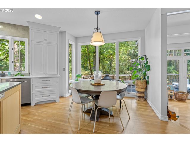 16193 MATTHEW Ct, Lake Oswego, OR 97034