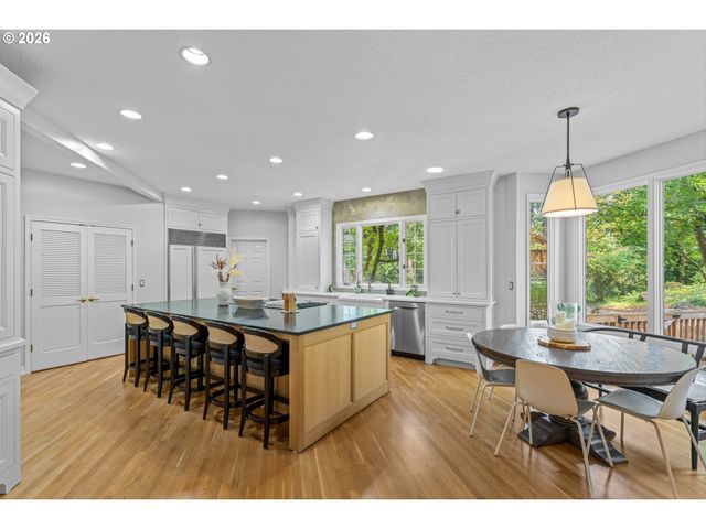 16193 MATTHEW Ct, Lake Oswego, OR 97034