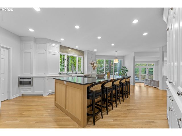 16193 MATTHEW Ct, Lake Oswego, OR 97034